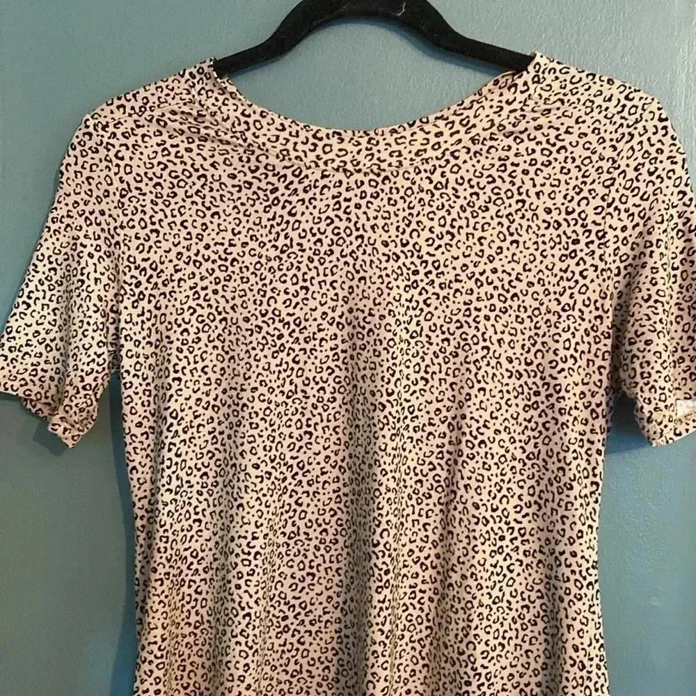 Cheetah women’s t-shirt dress - size small - like new - shirt sleeve - Aline - Picture 2 of 7